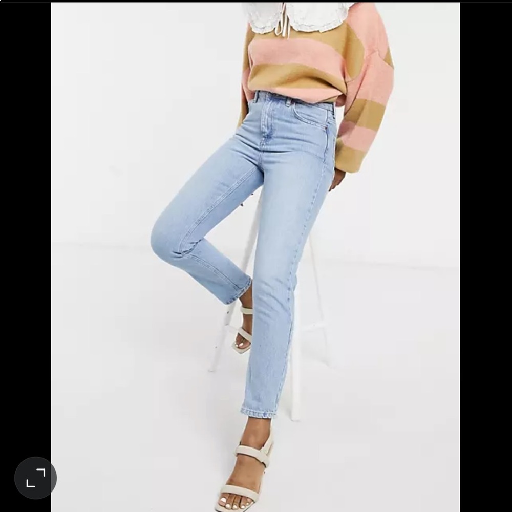 Top Shop Mom Jeans in bleach blues sz 28